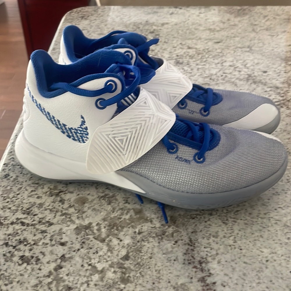 Kyrie flytrap 3 basketball shoes 7.5